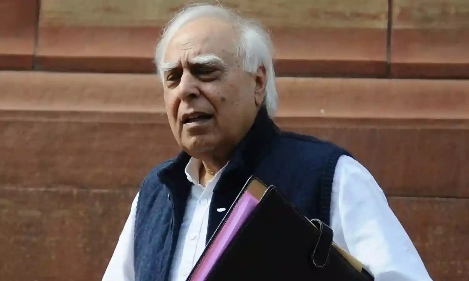 सिब्बल ने सुप्रीम कोर्ट की बड़ी बेंच के लिए वकालत की, पीएमएलए को एफएटीएफ की जांच के दायरे में बताया