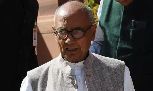 मप्र : बिना अनुमति धरना देने पर दिग्विजय सिंह सहित कांग्रेस नेताओं के खिलाफ मामला दर्ज