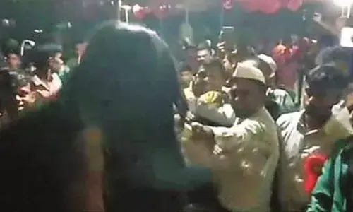 लावणी की आड़ में अश्लील डांस, वीडियो वायरल