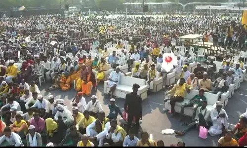 धर्मांतरित आदिवासियों की आरक्षण सहित सुविधाएं बंद करें