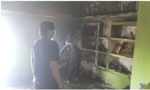 मेडिकल स्टोर में लगी आग, कारण अज्ञात