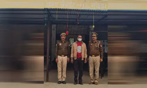 नोएडा में महिला डॉक्टर से छेड़छाड़ करने वाला ड्राइवर गिरफ्तार नोएडा में महिला डॉक्टर से छेड़छाड़ करने वाला ड्राइवर गिरफ्तार