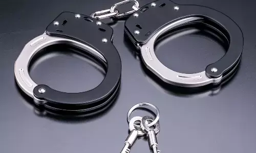 एम्स का डॉक्टर रेप और गर्भपात के आरोप में गिरफ्तार, सगाई के बाद युवती के परिवार से मांगे 25 लाख और कार एम्स का डॉक्टर रेप और गर्भपात के आरोप में गिरफ्तार, सगाई के बाद युवती के परिवार से मांगे 25 लाख और कार