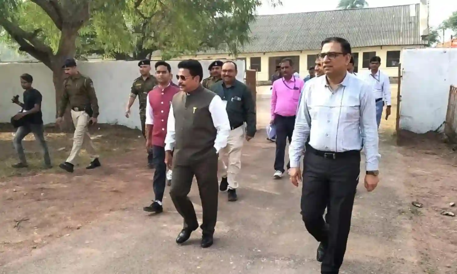 संभागायुक्त ने स्ट्रांग रूम की व्यवस्थाओं का किया निरीक्षण, सुरक्षा प्रबंधों का भी लिया जायजा