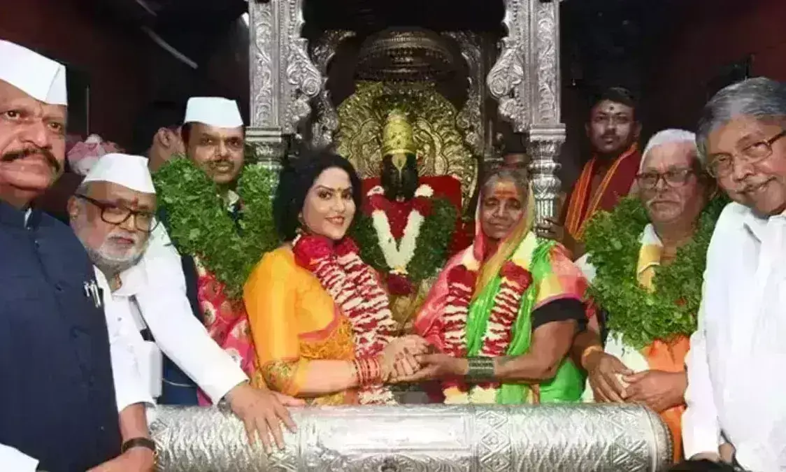 उपमुख्यमंत्री फडणवीस के साथ नाशिक के वारकरी दंपति को मिला सरकारी पूजा का मौका