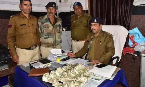 8.20 लाख के साथ पकड़ा गया आगरा का यात्री