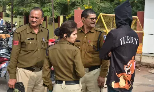 कार में लिफ्ट देकर युवक को लूटने के आरोप में एएसआई का बेटा गिरफ्तार