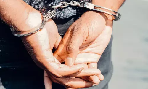 श्रीनगर में हथियार व गोला-बारूद के साथ दो गिरफ्तार