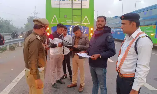 रोजाना कट रहे हजारों चालान, बढ़ते हादसों के बाद भी बाइक सवार नही दे रहे ध्यान