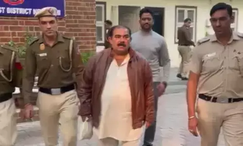 खुद को इंस्पेक्टर बताकर 1.5 लाख रुपये की ली रिश्वत, दिल्ली पुलिस ने किया गिरफ्तार खुद को इंस्पेक्टर बताकर 1.5 लाख रुपये की ली रिश्वत, दिल्ली पुलिस ने किया गिरफ्तार