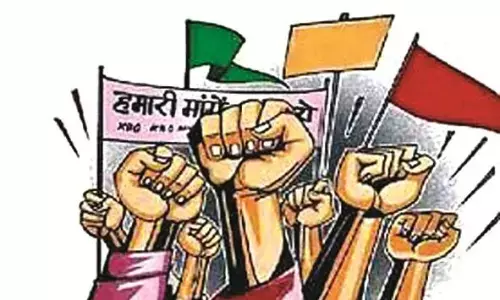 पुरानी पेंशन की मांग को लेकर राष्ट्रव्यापी हड़ताल के पक्ष में कर्मचारियों ने की वोटिंग पुरानी पेंशन की मांग को लेकर राष्ट्रव्यापी हड़ताल के पक्ष में कर्मचारियों ने की वोटिंग