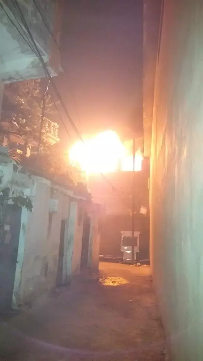 झूलेलाल मंदिर के पास प्लास्टिक गोदाम में लगी भीषण आग