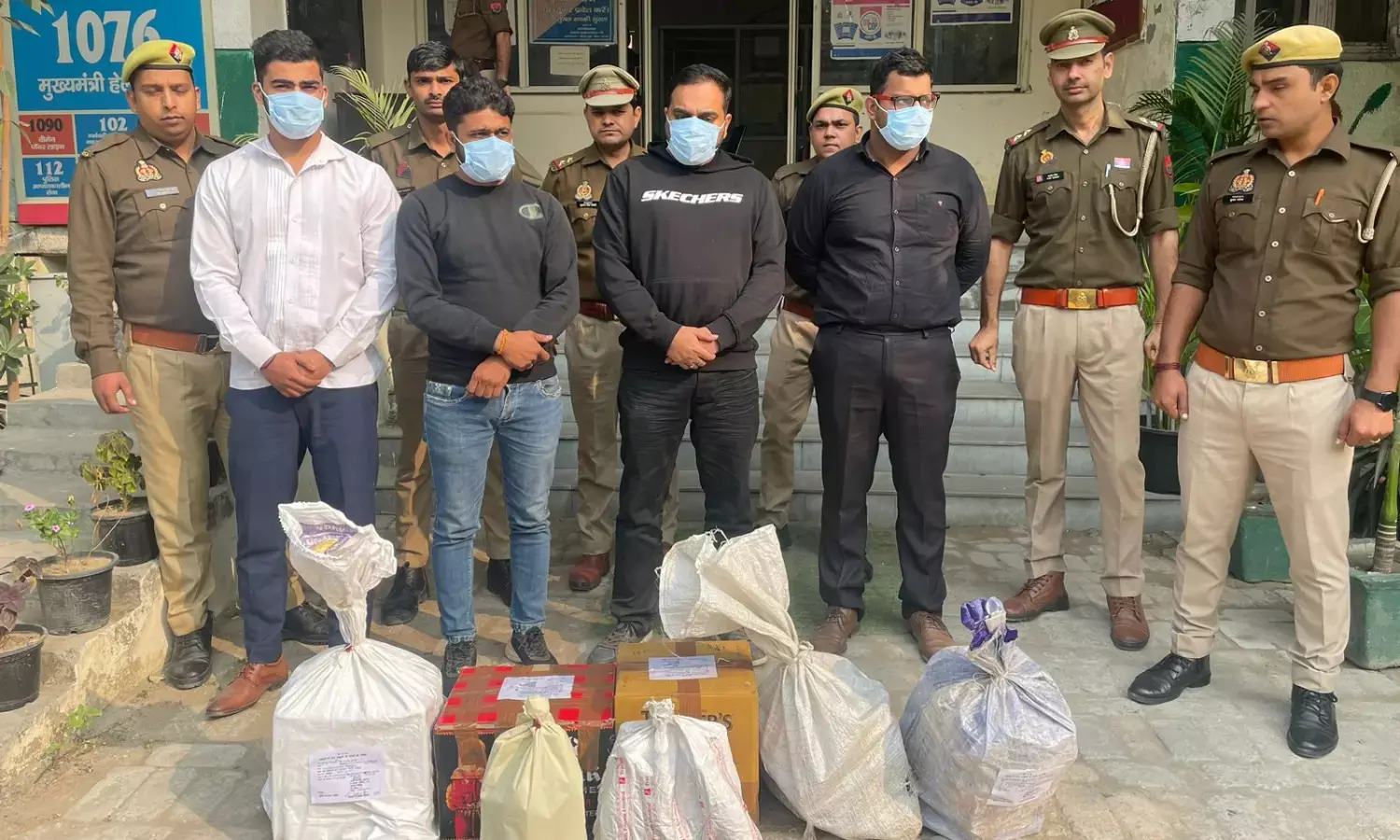 फार्म हाउस में अवैध शराब का सेवन करवाने वाले चार गिरफ्तार
