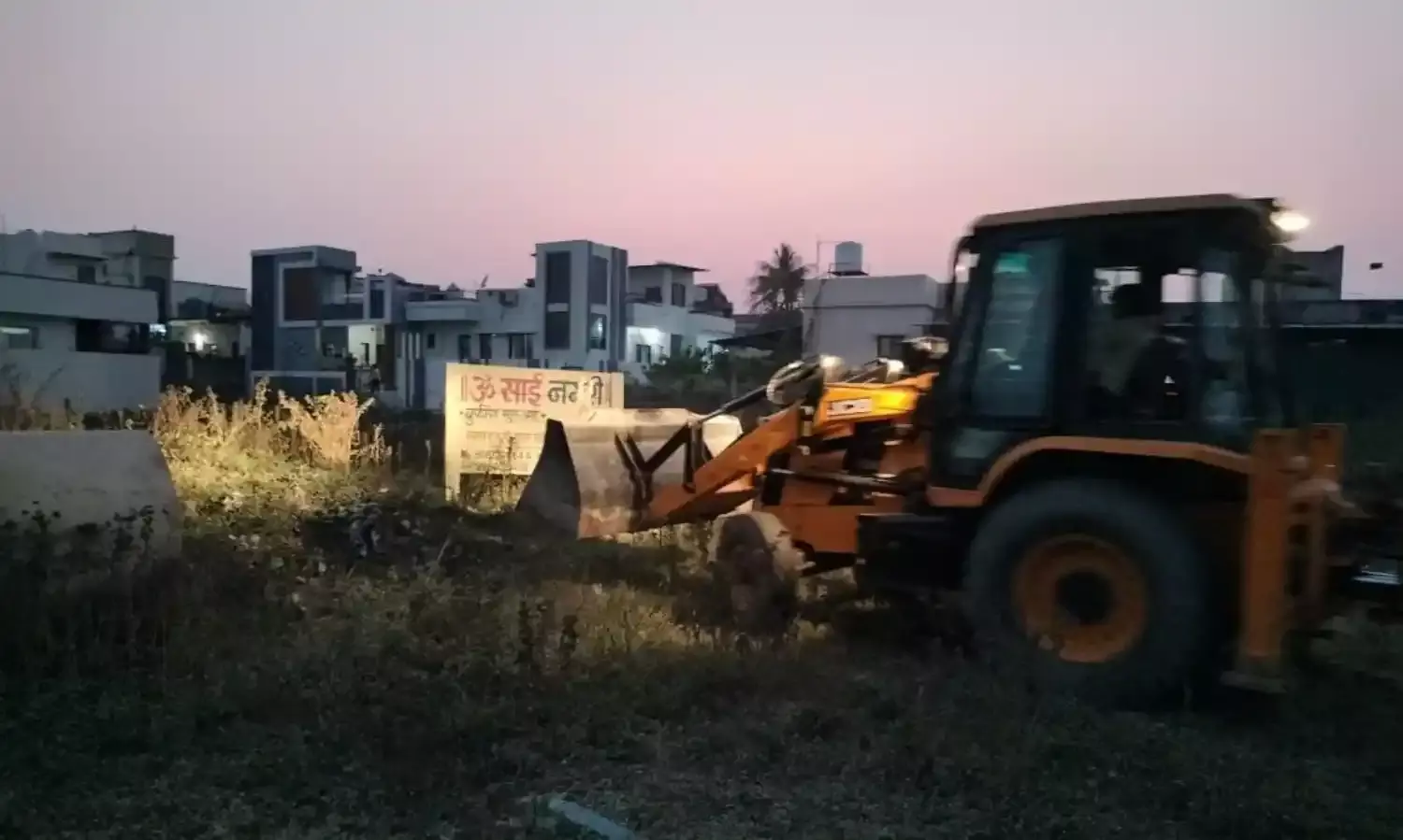 अनाधिकृत लेआउट निर्माण पर चला मनपा का बुलडोजर