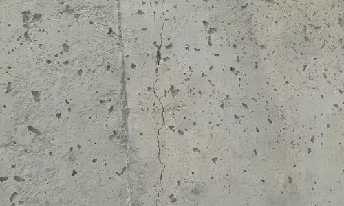 दिंडोरा बैराज परियोजना की दीवार में पड़ीं दरारें, नागरिकों ने लगाए घटिया निर्माणकार्य के आरोप दिंडोरा बैराज परियोजना की दीवार में पड़ीं दरारें, नागरिकों ने लगाए घटिया निर्माणकार्य के आरोप