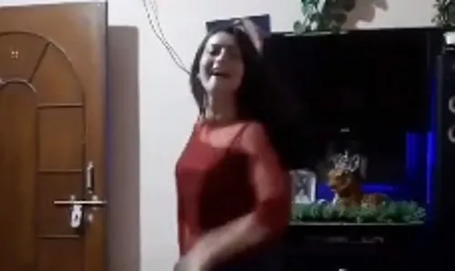 दमोह की आप उम्मीदवार चाहत पांडे का डांस वीडियो चर्चा में...