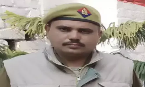 बिजनौर में पेड़ से लटका मिला मुख्य आरक्षी का शव, पुलिस जांच में जुटी बिजनौर में पेड़ से लटका मिला मुख्य आरक्षी का शव, पुलिस जांच में जुटी