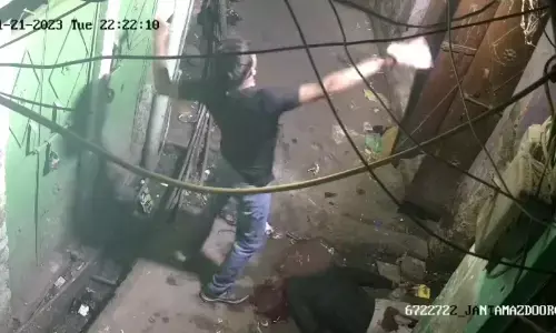 वायरल वीडियो में शव पर नृत्य करता दिखाई दे रहा नाबालिग वायरल वीडियो में शव पर नृत्य करता दिखाई दे रहा नाबालिग