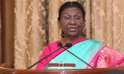 सोशल मीडिया के दौर में अपडेटेड उपकरणों और उन्नत तकनीक की आवश्यकता : राष्ट्रपति मुर्मू सोशल मीडिया के दौर में अपडेटेड उपकरणों और उन्नत तकनीक की आवश्यकता : राष्ट्रपति मुर्मू