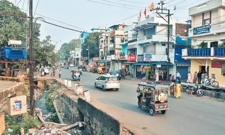 आए दिन दुर्घटना का शिकार हो रहे वाहन चालक, रात में और बढ़ जाता है खतरा