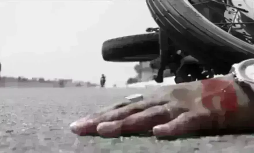 कार की टक्कर से दोपहिया सवार युवक की मौत- एक गंभीर