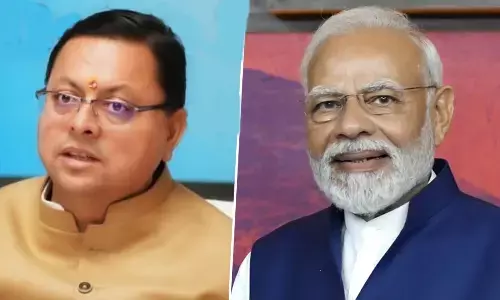 पीएम मोदी ने सुरंग में फंसे श्रमिकों को बचाने के लिए चलाए जा रहे अभियान की सीएम धामी से ली जानकारी