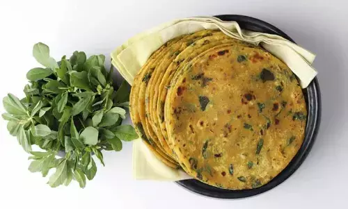 सर्दियों में परिवारवालों को बनाकर खिलाएं स्वादिष्ट मेथी का पराठा, इस आसान रेसिपी से