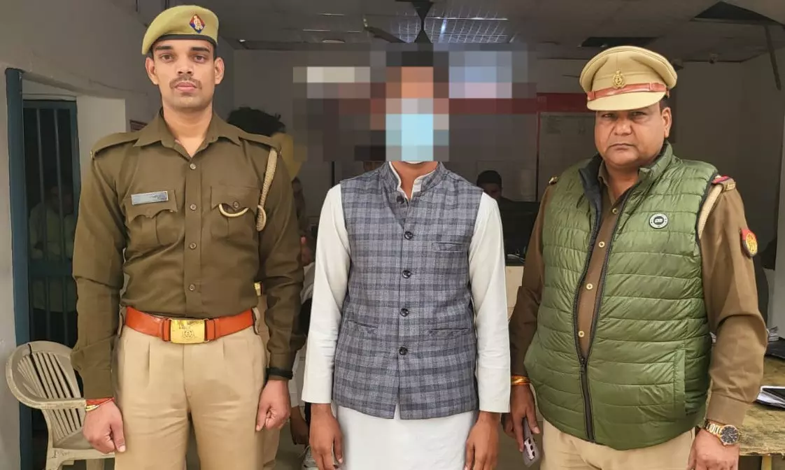बीमारी ठीक कराने के नाम पर धर्म-परिवर्तन कराने वाले मौलवी को पुलिस ने किया गिरफ्तार बीमारी ठीक कराने के नाम पर धर्म-परिवर्तन कराने वाले मौलवी को पुलिस ने किया गिरफ्तार