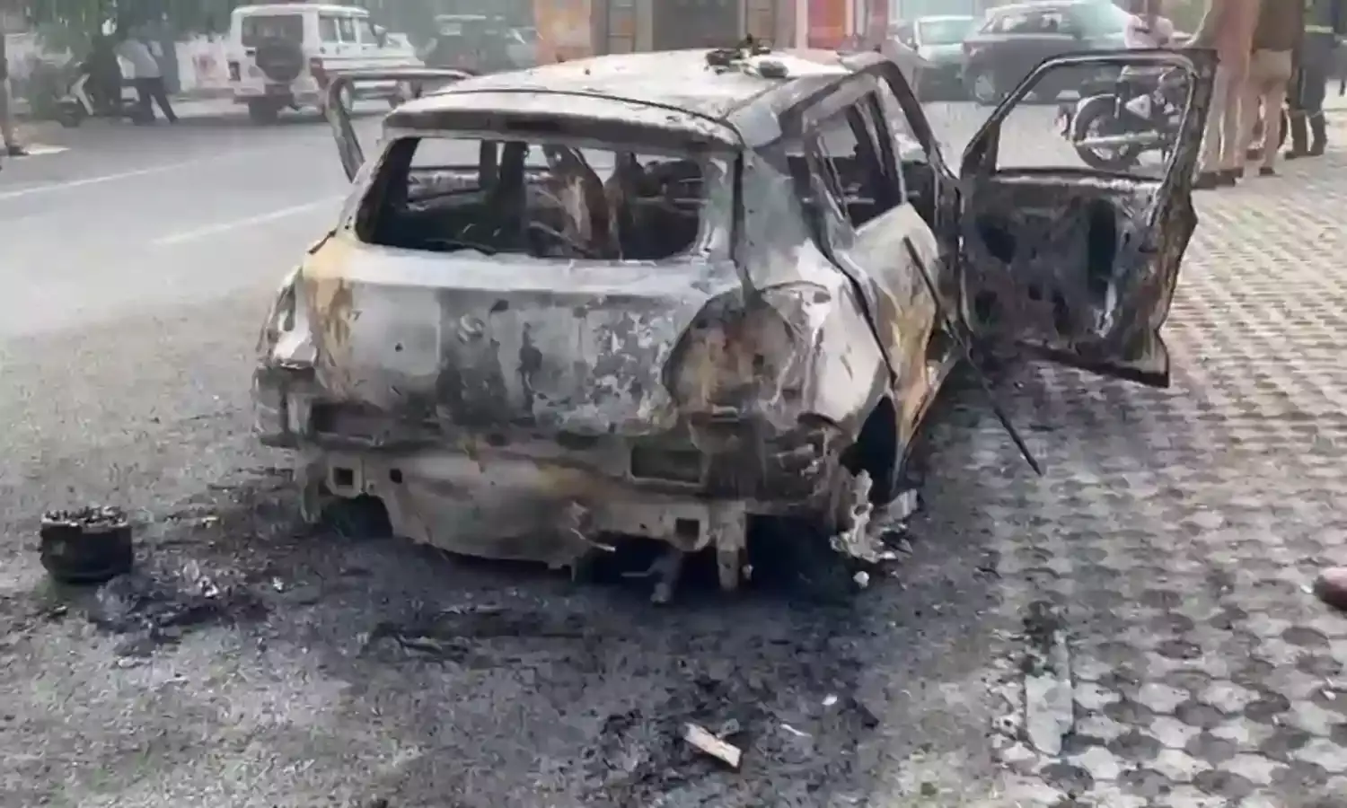 कार में जलकर मरने वाले दोनों युवकों की हुई पहचान, हादसा या साजिश, पुलिस कर रही जांच
