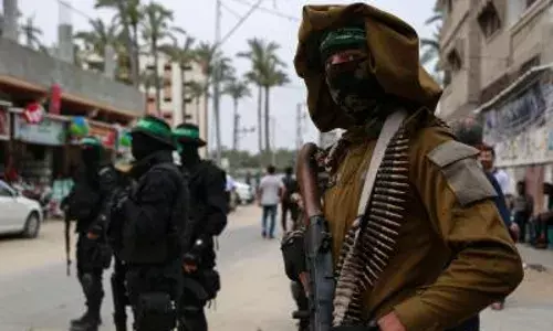 बंधकों का दूसरा समूह रेड क्रॉस को सौंपा गया: हमास