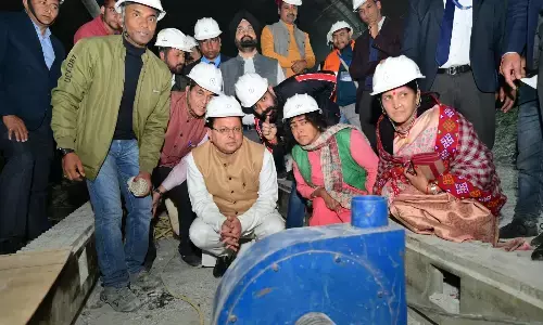 हैदराबाद से मंगाया गया प्लाज्मा कटर, मुख्यमंत्री धामी बोले- अंदर फंसे सभी श्रमिक स्वस्थ हैं