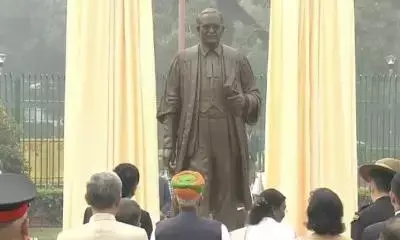 सुप्रीम कोर्ट में डॉ आंबेडकर की प्रतिमा, राष्ट्रपति द्रौपदी मुर्मू ने किया अनावरण सुप्रीम कोर्ट में डॉ आंबेडकर की प्रतिमा, राष्ट्रपति द्रौपदी मुर्मू ने किया अनावरण