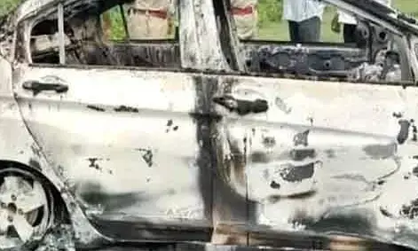 हैदराबाद में एक व्यक्ति की कार में जलकर मौत हैदराबाद में एक व्यक्ति की कार में जलकर मौत
