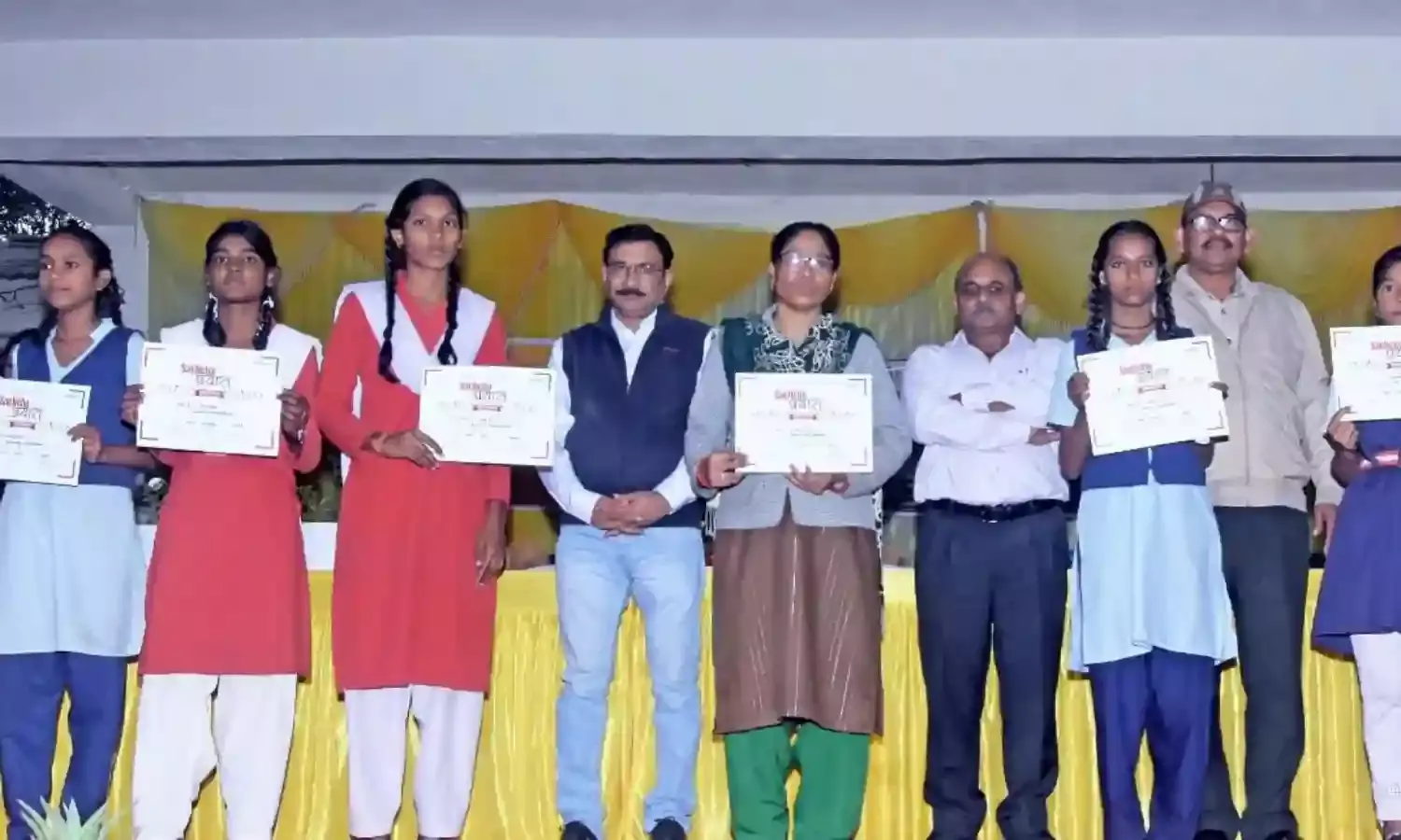 बाल मजदूरी, हिंसा और अधिकार को शब्दों से बताया