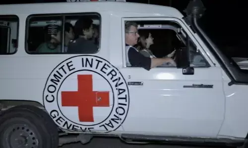 युद्ध विराम के तीसरे दिन हमास ने 14 बंधक, 3 विदेशी नागरिक रेडक्रॉस को सौंपे