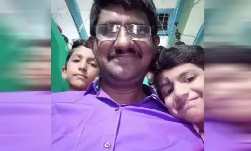 कर्नाटक में ब्याजखोर के उत्पीड़न से परेशान परिवार के पांच सदस्यों ने लगाई फांसी कर्नाटक में ब्याजखोर के उत्पीड़न से परेशान परिवार के पांच सदस्यों ने लगाई फांसी