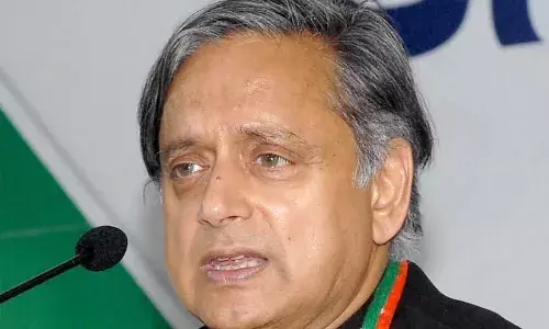 शशि थरूर ने की पांच दिवसीय दिवसीय कार्य सप्ताह की वकालत