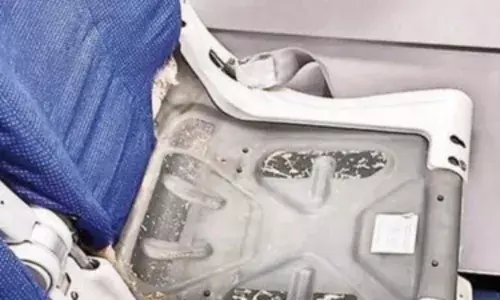 इंडिगो की पुणे-नागपुर फ्लाइट में महिला यात्री की विंडो सीट से गद्दी गायब इंडिगो की पुणे-नागपुर फ्लाइट में महिला यात्री की विंडो सीट से गद्दी गायब