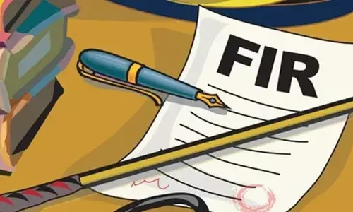 कर्नाटक में तीन पुलिसकर्मियों के खिलाफ एफआईआर कर्नाटक में तीन पुलिसकर्मियों के खिलाफ एफआईआर