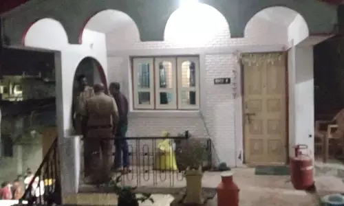 सराफा व्यवसायी की खून से सनी मिली लाश सराफा व्यवसायी की खून से सनी मिली लाश