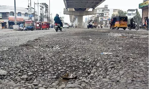फ्लाईओवर के नीचे जंक्शन प्वाॅइंट पर अभी तक नहीं बना सके सड़क फ्लाईओवर के नीचे जंक्शन प्वाॅइंट पर अभी तक नहीं बना सके सड़क