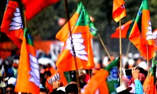 भाजपा की राष्ट्रीय कार्यसमिति में बंगाल के एकमात्र प्रतिनिधि को 29 की रैली में आमंत्रित नहीं किए जाने पर विवाद भाजपा की राष्ट्रीय कार्यसमिति में बंगाल के एकमात्र प्रतिनिधि को 29 की रैली में आमंत्रित नहीं किए जाने पर विवाद