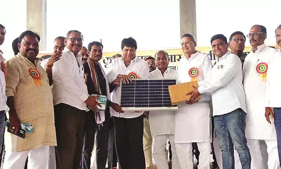 किसानों को 50 फीसदी अनुदान पर सोलर झटका बैटरी