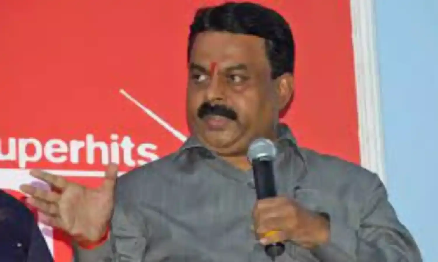 सुनवाई के दौरान उद्धव गुट के सुनील प्रभु ने बदली गवाही