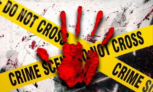 सोलापुर में सरकारी शिक्षक ने पत्नी, नाबालिग बेटे की हत्या करने के बाद आत्महत्या की