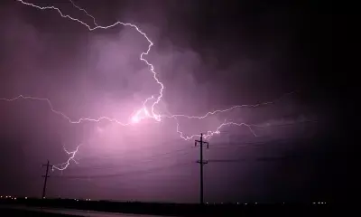 कर्नाटक में बिजली गिरने से दो भाइयों की मौत कर्नाटक में बिजली गिरने से दो भाइयों की मौत