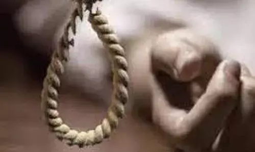 होटल की रिसेप्शनिस्ट ने लगाई फांसी