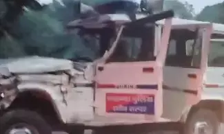 बिहार में पुलिस वैन से बाइक टकराई, 3 युवकों की मौत