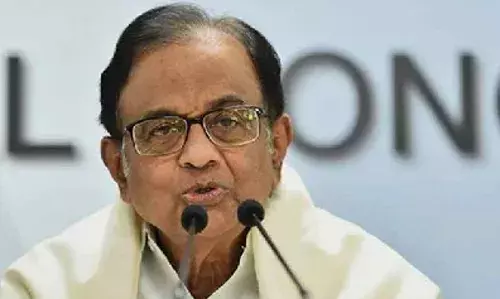 फ्लाइट में ओवरबुकिंग के कारण यात्रियों को उतार दिया गया,  इससे निपटने को डीजीसीए के पास कोई नियम है? : चिदंबरम