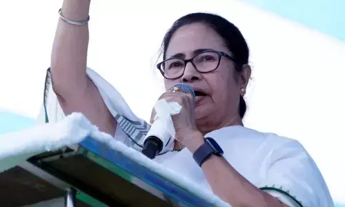 जनता को भिखारी बनाने वाले अब टीएमसी नेताओं को चोर बता रहे : ममता बनर्जी जनता को भिखारी बनाने वाले अब टीएमसी नेताओं को चोर बता रहे : ममता बनर्जी